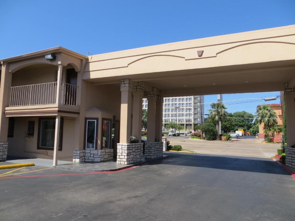 市场中心戴斯酒店 达拉斯 外观 照片